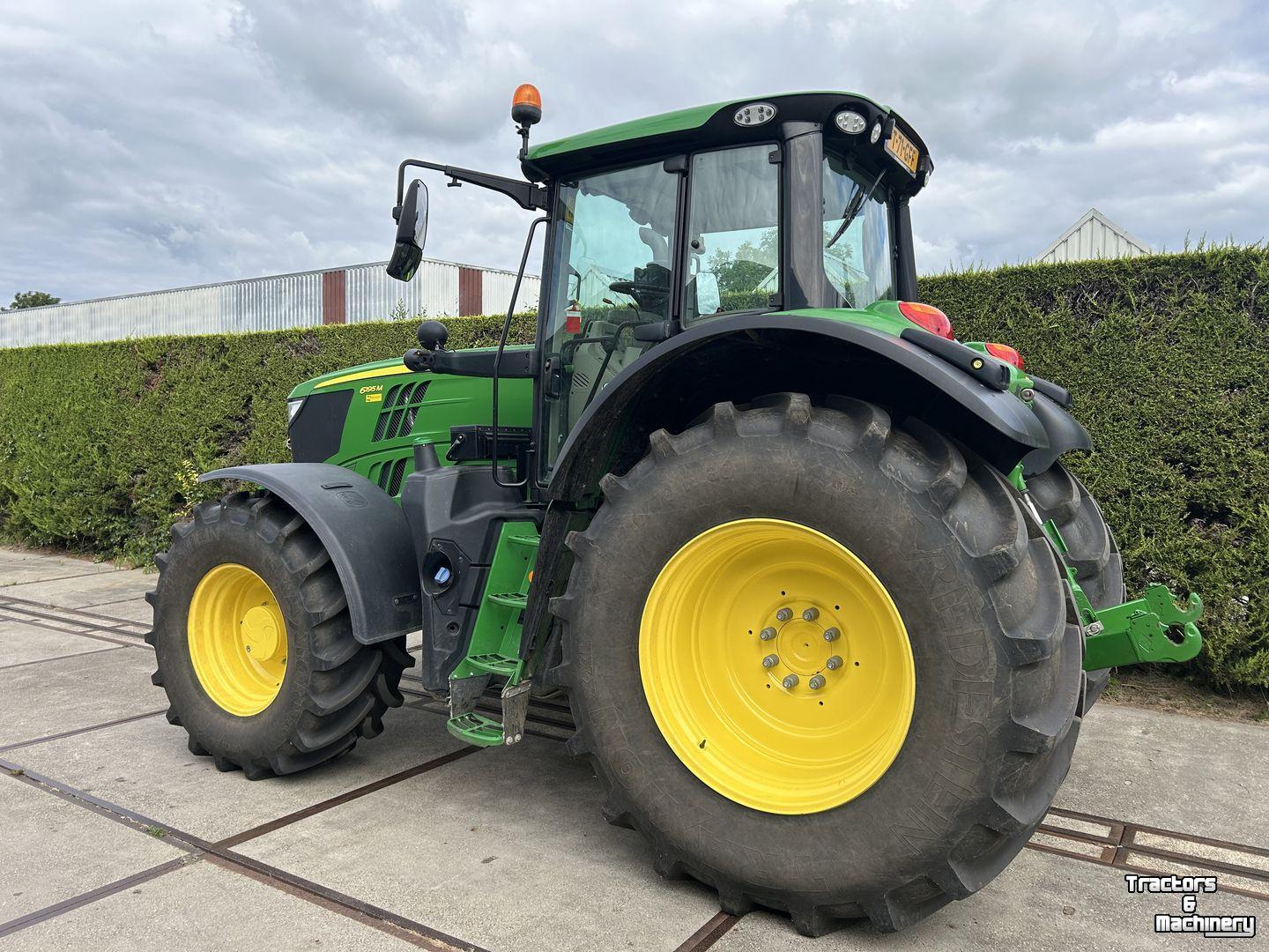 Schlepper / Traktor John Deere 6195M