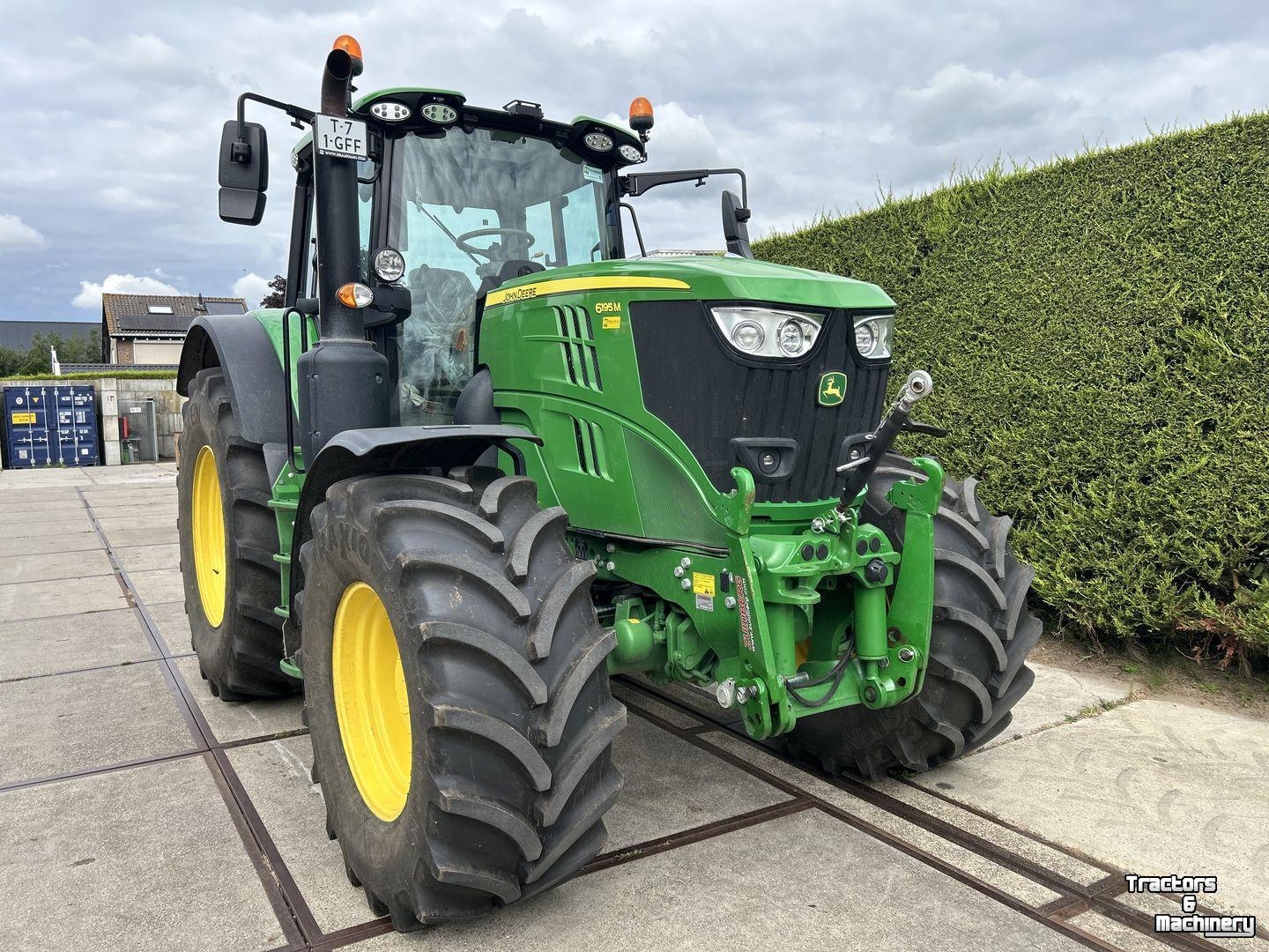 Schlepper / Traktor John Deere 6195M