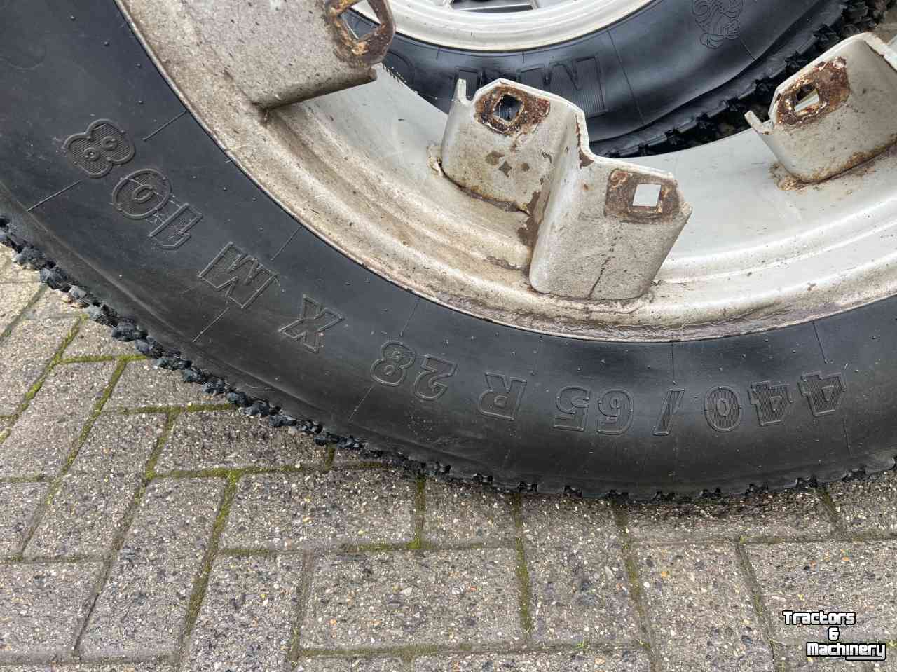 Räder, Reifen, Felgen & Distanzringe Michelin 440/65-28