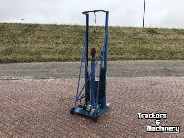 Sonstiges Förderanlagen und Material-Handling-Ausrüstungen  Zakkenlift elecktrisch/hydraulisch