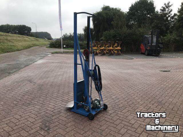 Sonstiges Förderanlagen und Material-Handling-Ausrüstungen  Zakkenlift elecktrisch/hydraulisch