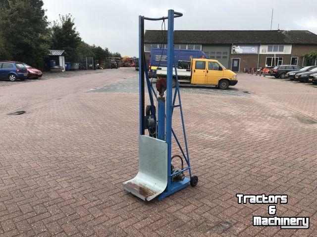 Sonstiges Förderanlagen und Material-Handling-Ausrüstungen  Zakkenlift elecktrisch/hydraulisch