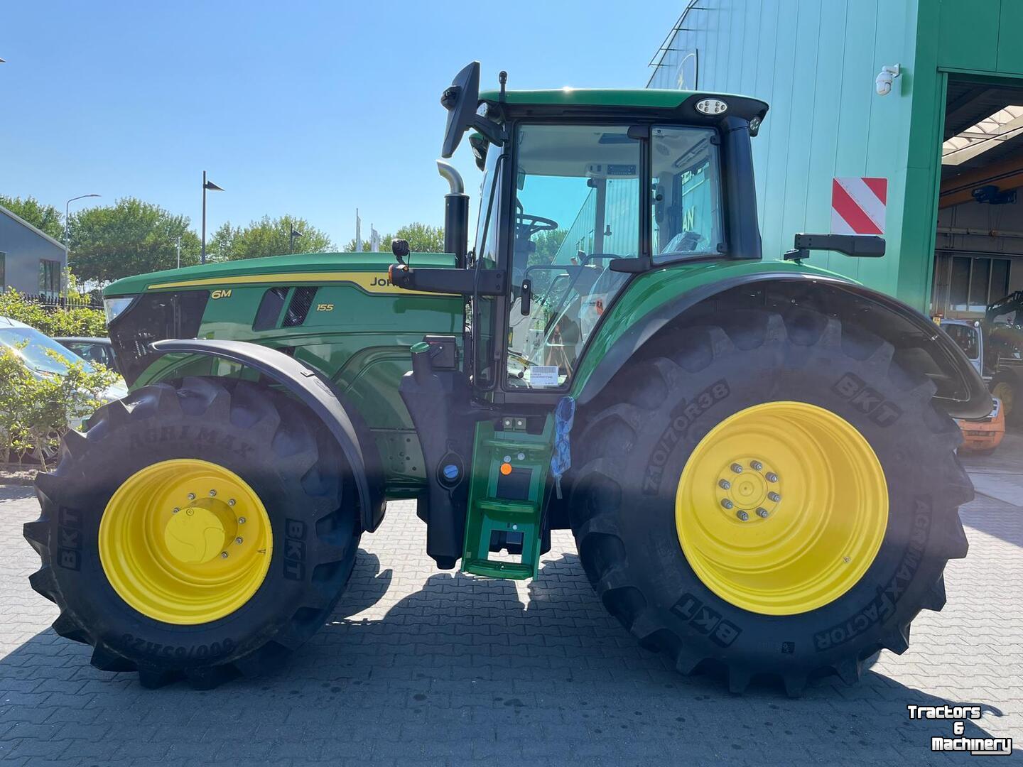 Schlepper / Traktor John Deere 6M 155