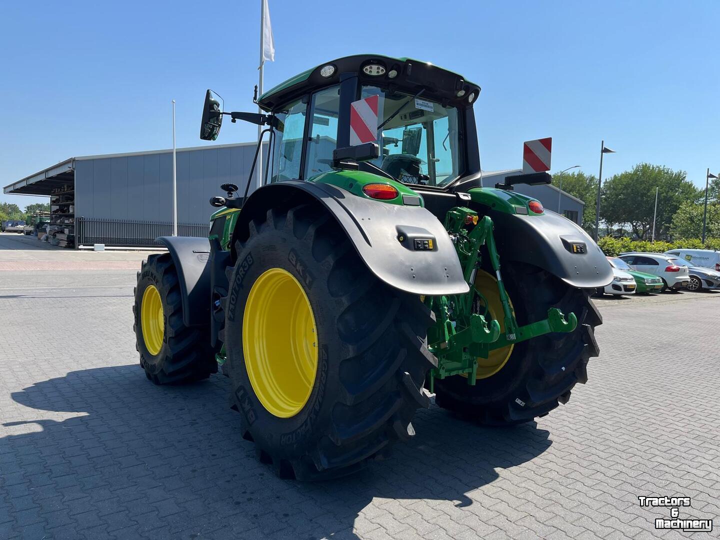 Schlepper / Traktor John Deere 6M 155