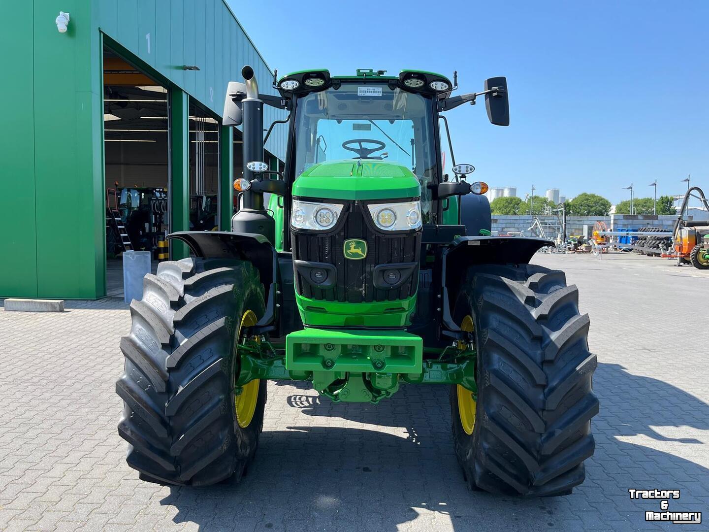 Schlepper / Traktor John Deere 6M 155