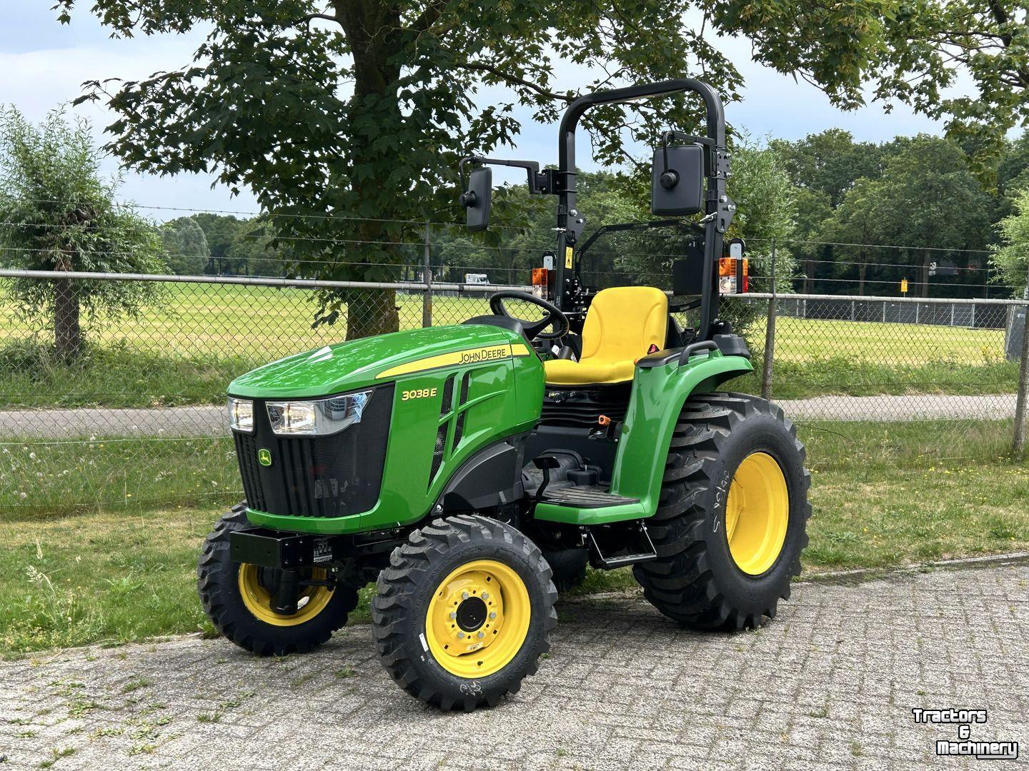Obsttraktor John Deere 3038E