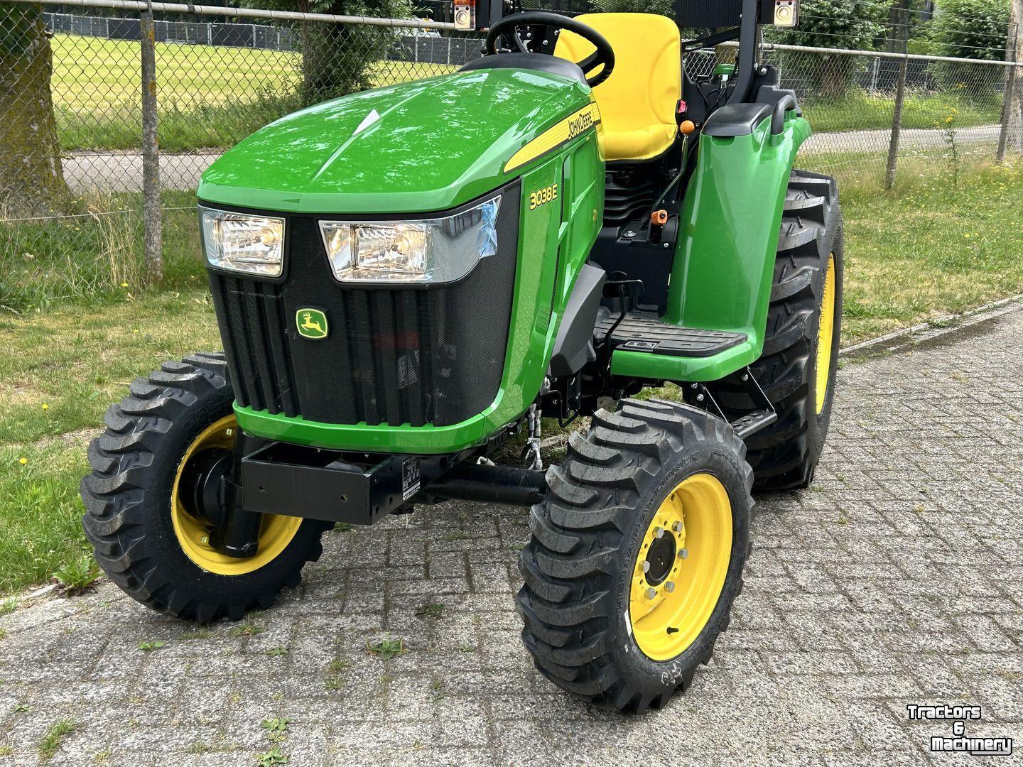 Obsttraktor John Deere 3038E