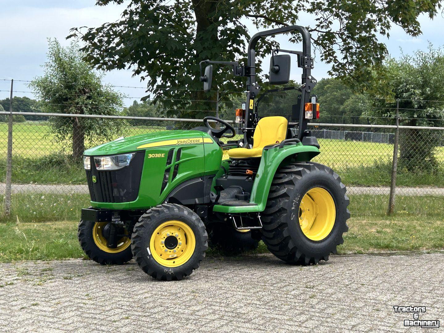 Obsttraktor John Deere 3038E