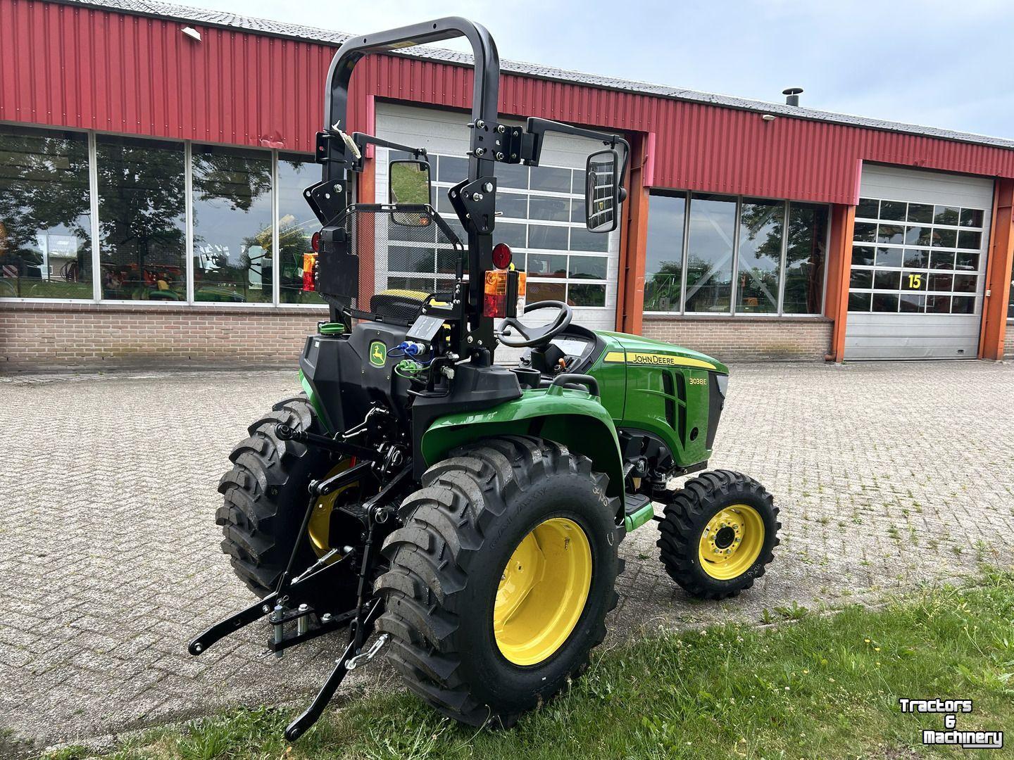 Obsttraktor John Deere 3038E