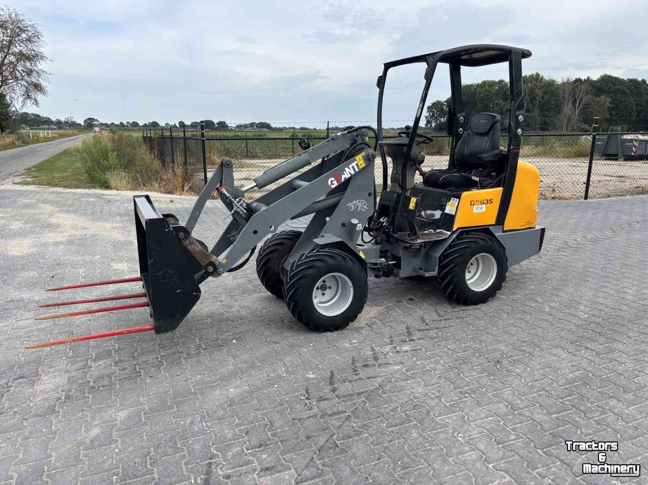 Radlader Giant D263S shovel