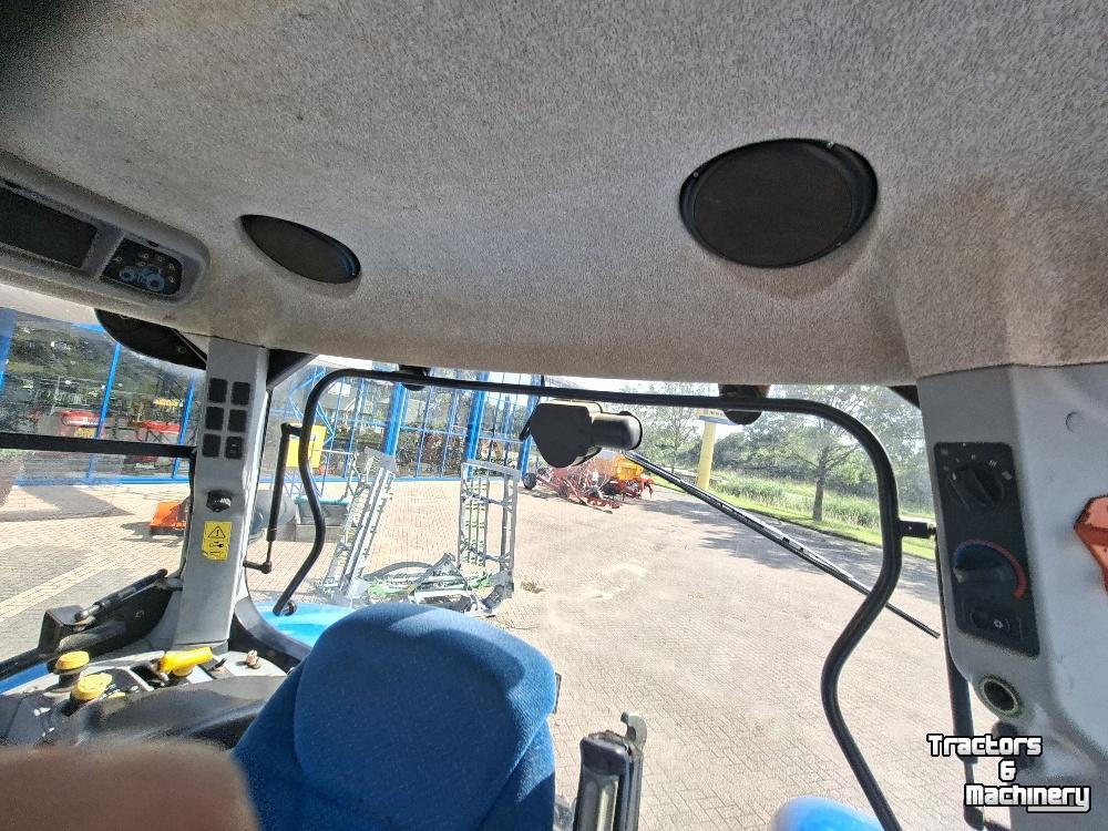 Schlepper / Traktor New Holland T6080