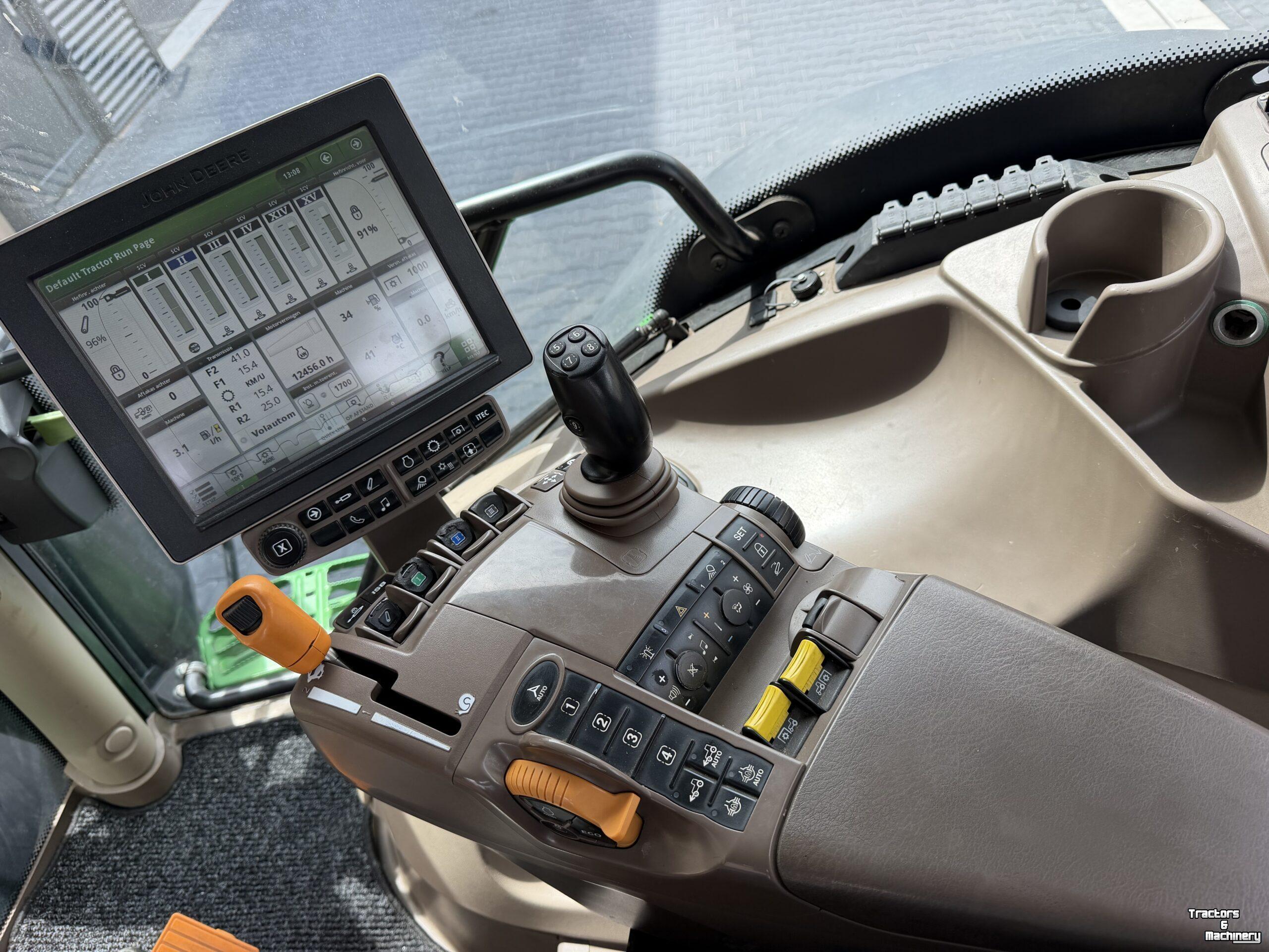 Schlepper / Traktor John Deere 6215R