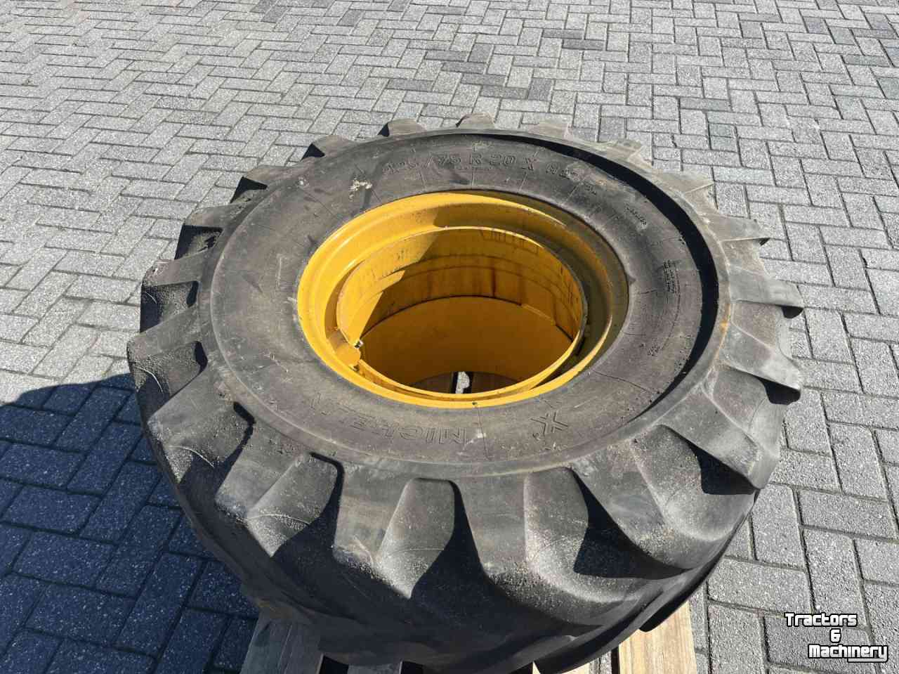 Räder, Reifen, Felgen & Distanzringe  425/75R20 Dubbellucht 20"