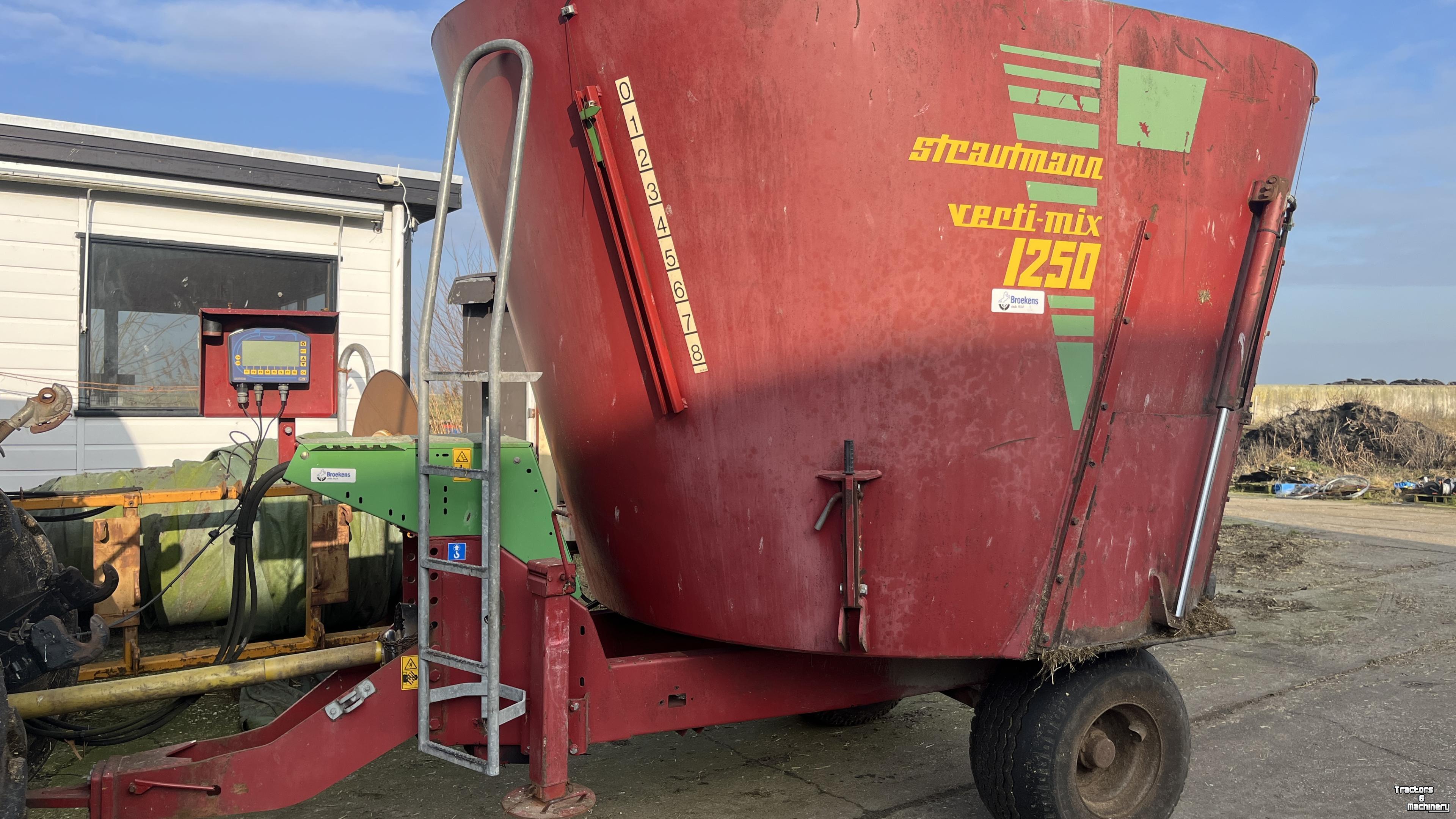 Futtermischwagen Vertikal Strautmann verti-mix 1250