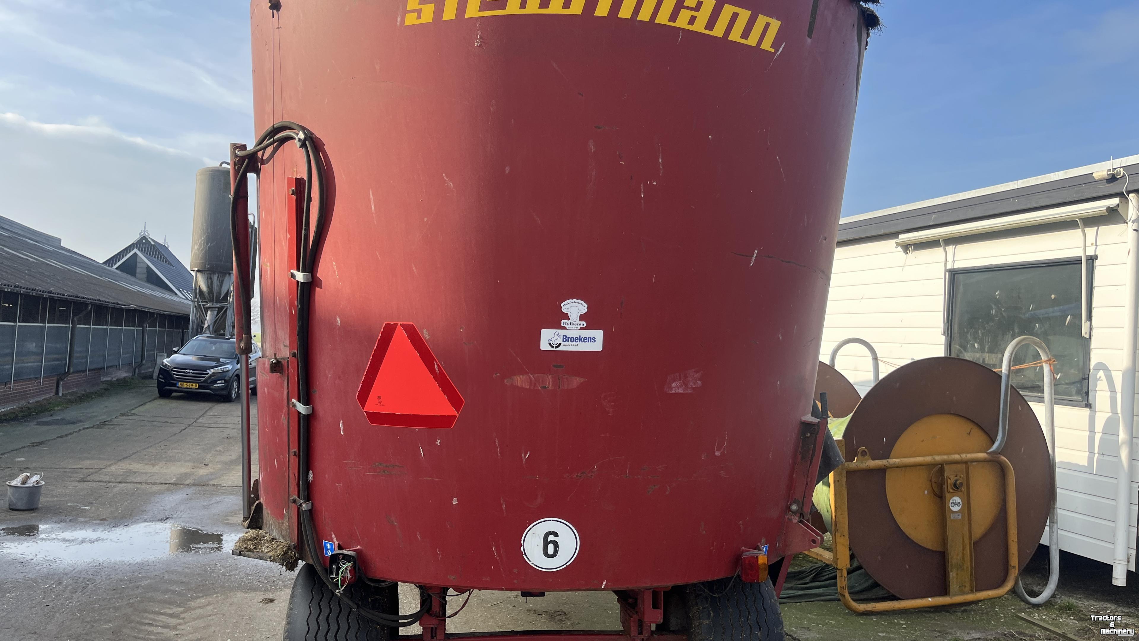 Futtermischwagen Vertikal Strautmann verti-mix 1250