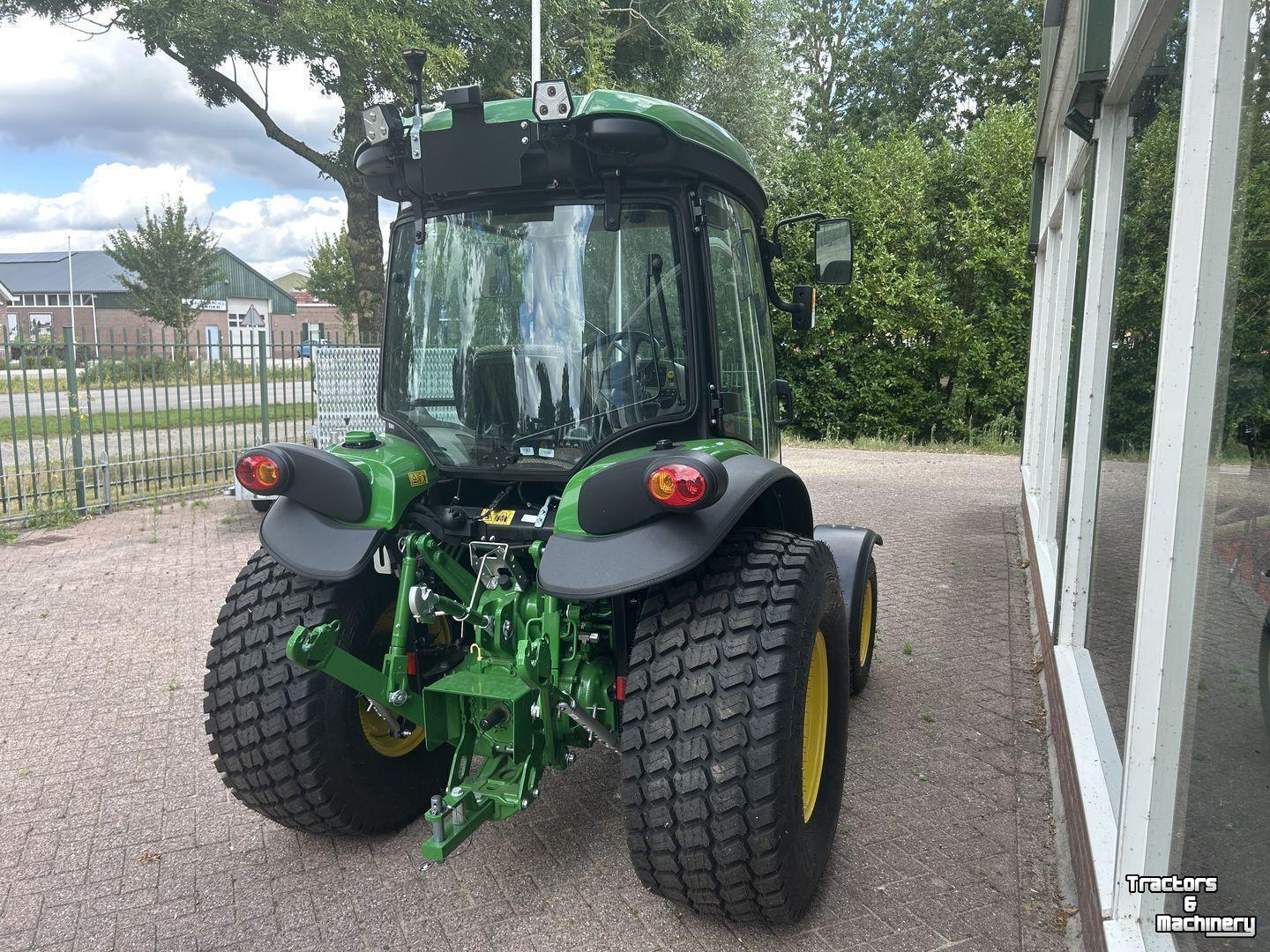 Obsttraktor John Deere 4066R