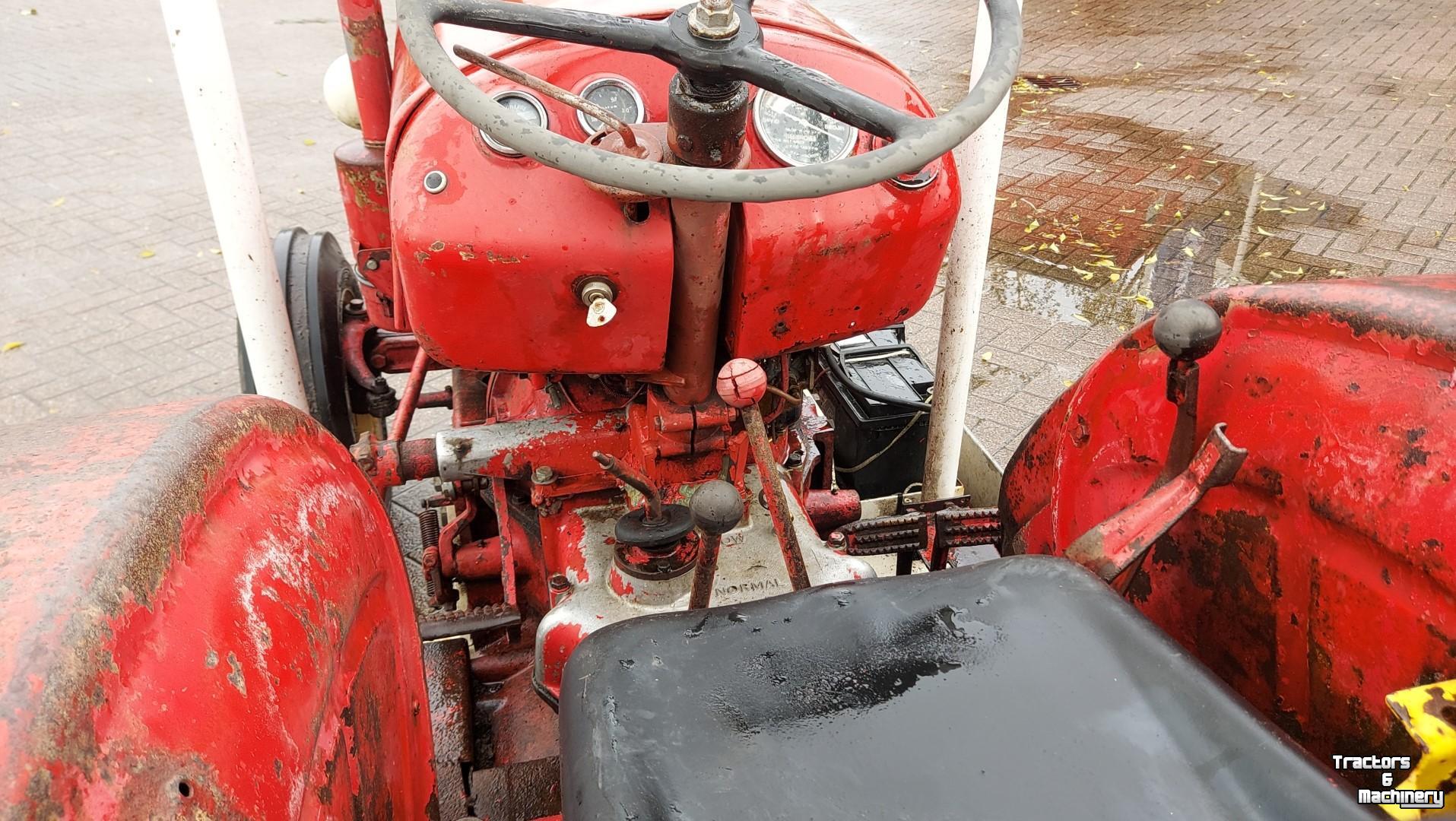 Schlepper / Traktor David Brown 880