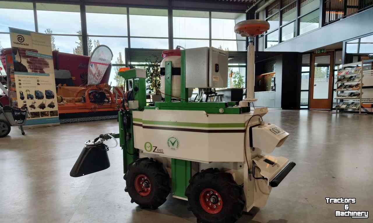 Sonstiges Rasen- und Grundstückspflegemaschinen und Zubehör NAIO OZ Robot Z440 Multifunctionele robot machine