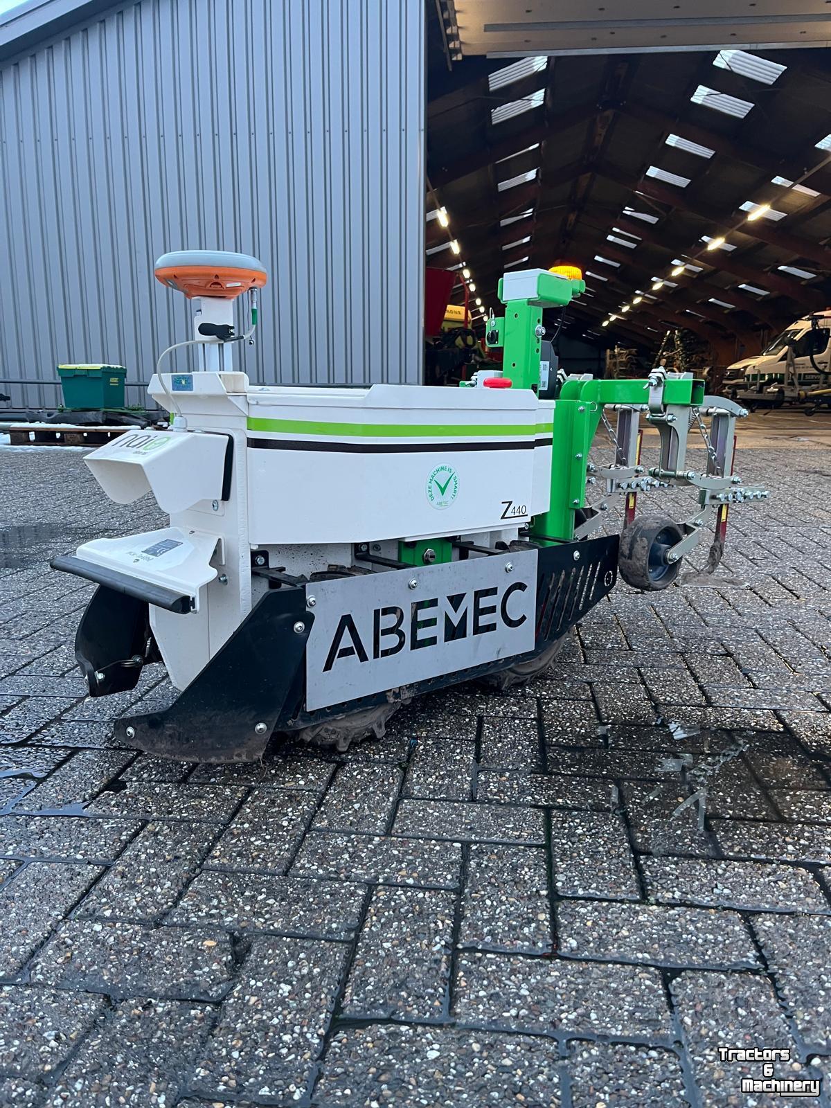 Sonstiges Rasen- und Grundstückspflegemaschinen und Zubehör NAIO OZ Robot
