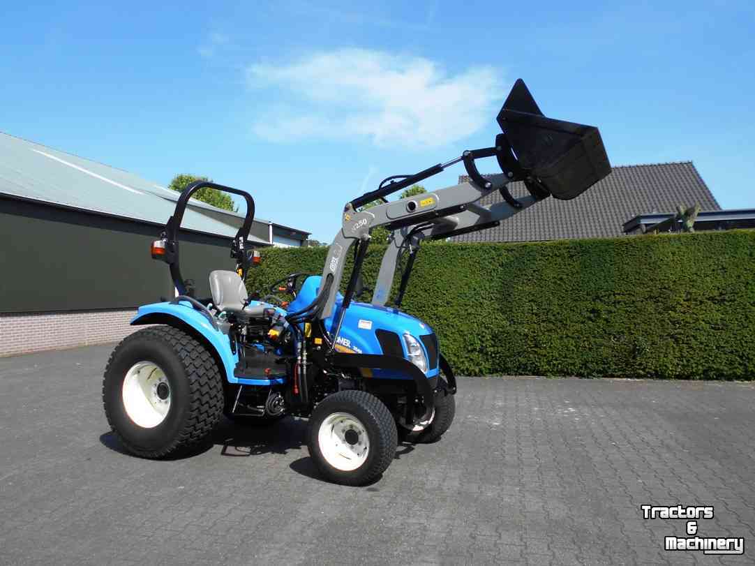 Schlepper / Traktoren New Holland Boomer 3045 + frontlader