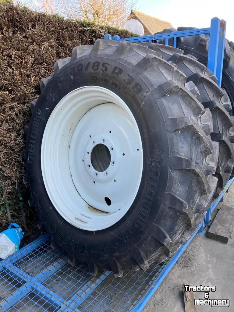Räder, Reifen, Felgen & Distanzringe Trelleborg 420/85R38 en 340/85R28