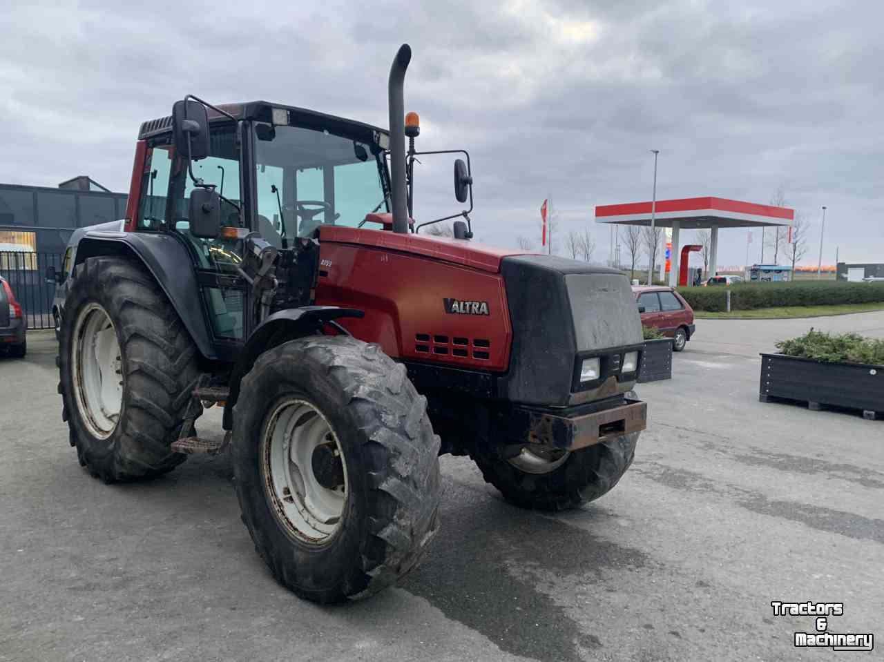 Schlepper / Traktoren Valtra 8050 MEGA