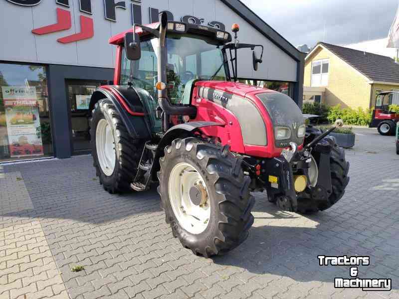 Schlepper / Traktor Valtra N121 HiTech