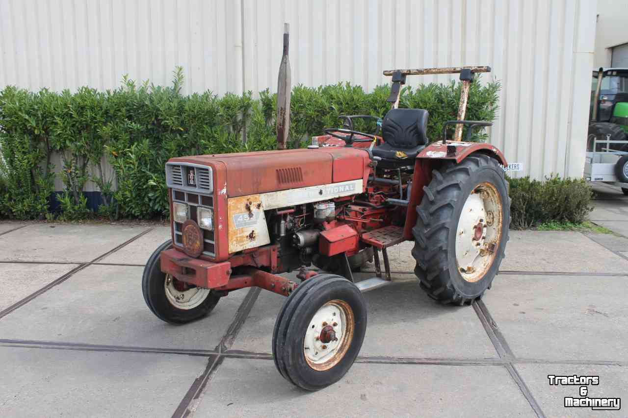 Schlepper / Traktor International 453 Cormick IHC International Harvester Case-IH trekker tractor