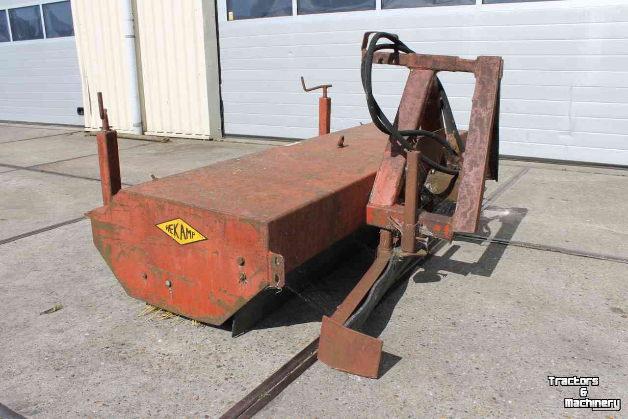 Kehrmaschine Hekamp VM205 hydraulische veegmachine rolbezem met aangebouwde rubberschuif