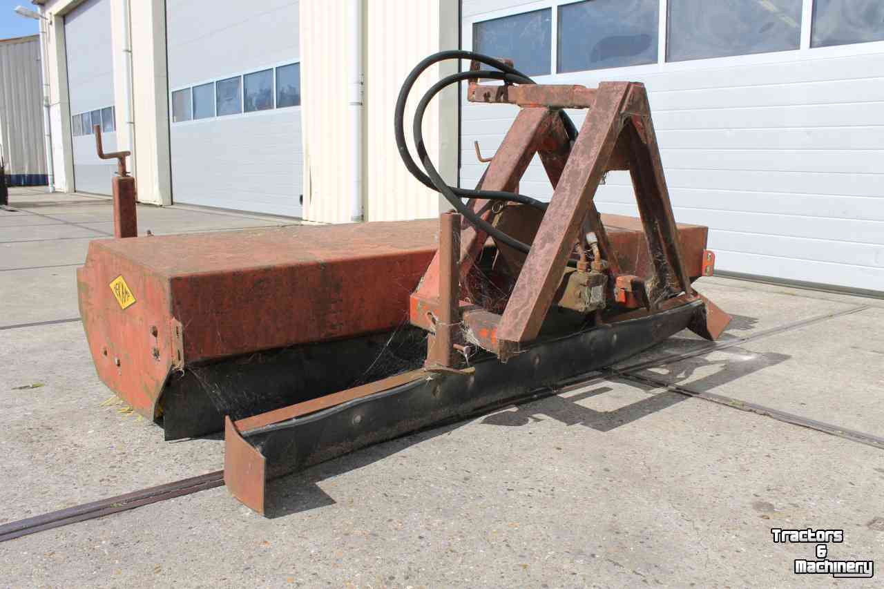 Kehrmaschine Hekamp VM205 hydraulische veegmachine rolbezem met aangebouwde rubberschuif