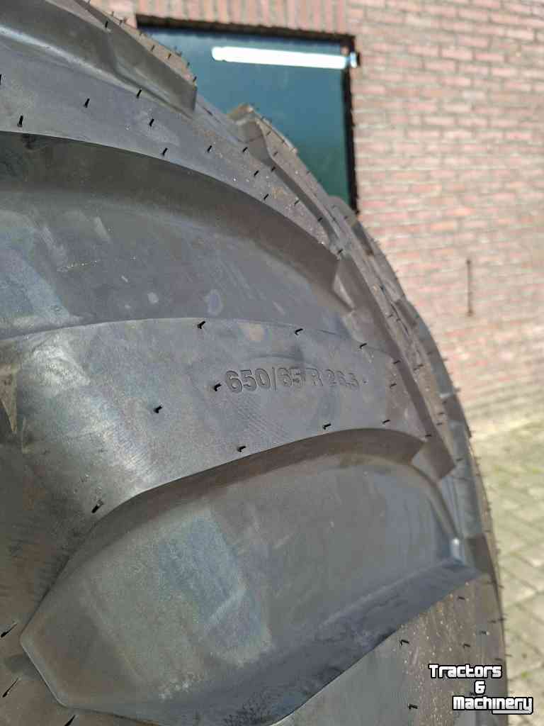Räder, Reifen, Felgen & Distanzringe Vredestein Nieuwe Vredestein Flotation trac 650/65R26.5 kipper/kieper/dumper banden op velg 650/55R26.5