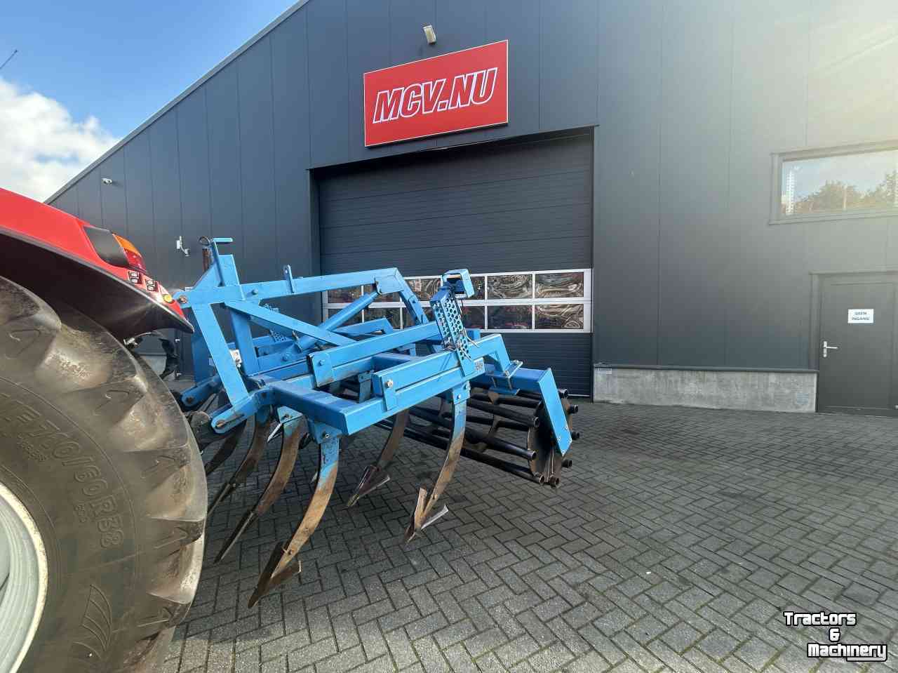Grubber  Vaste tand cultivator met kooirol en hefinrichting