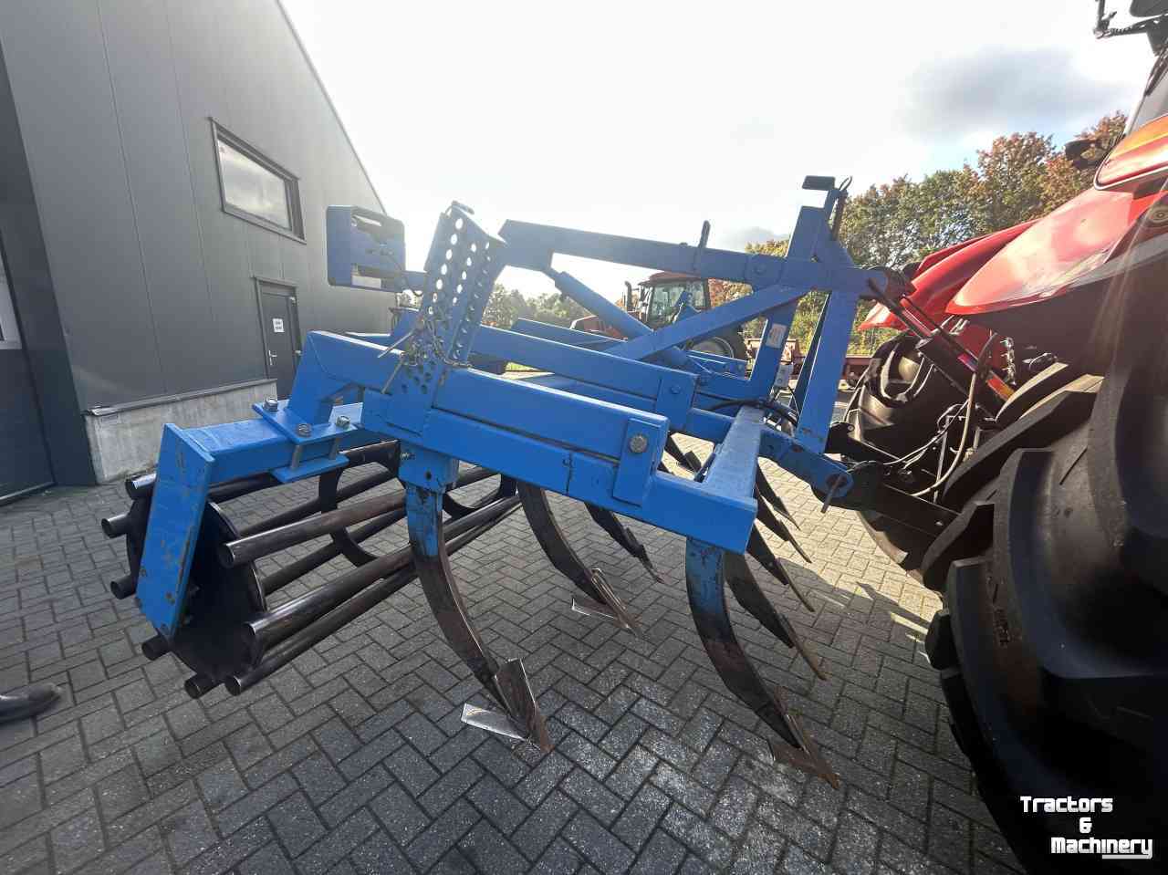 Grubber  Vaste tand cultivator met kooirol en hefinrichting