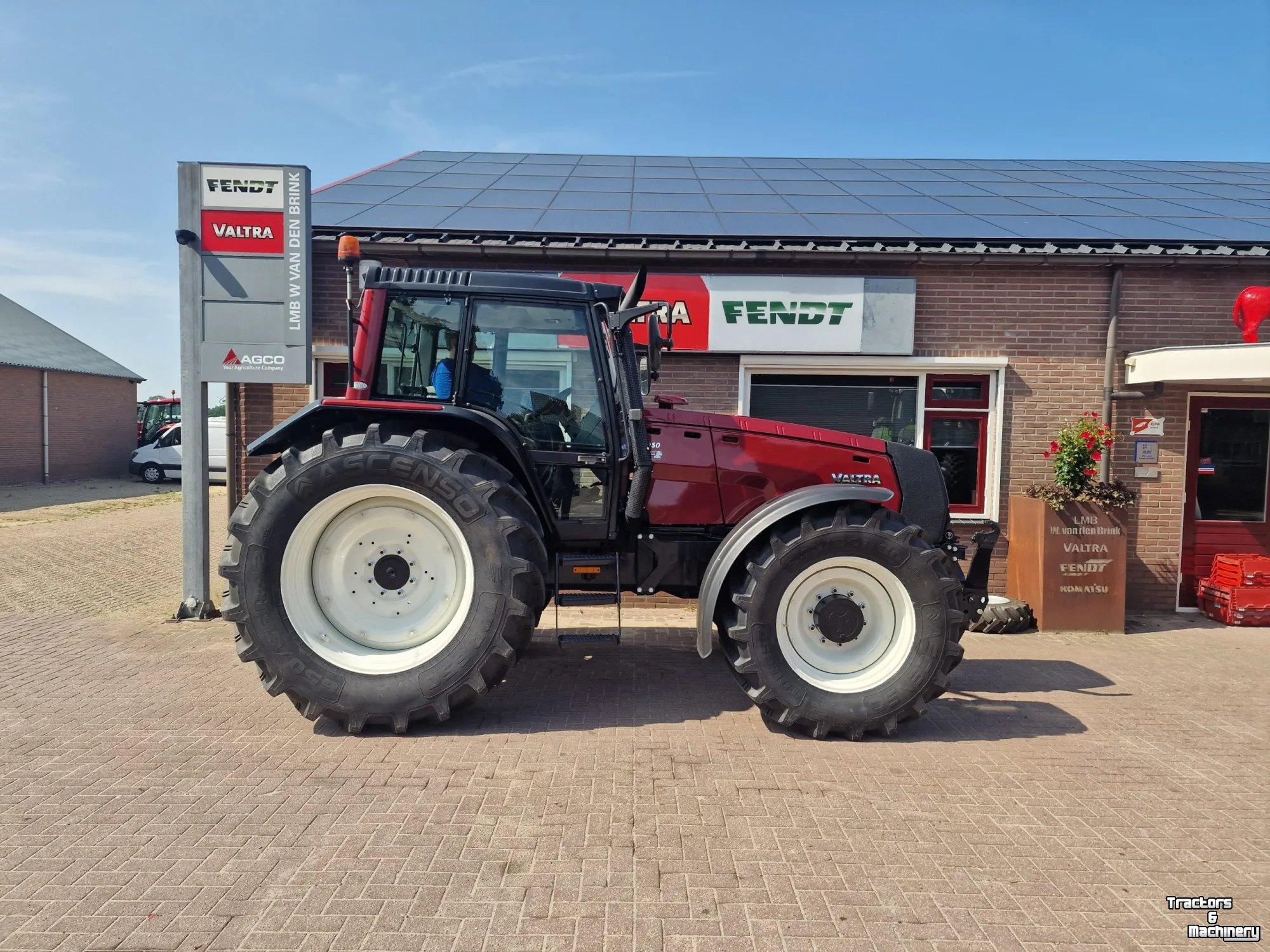 Schlepper / Traktor Valtra 8950