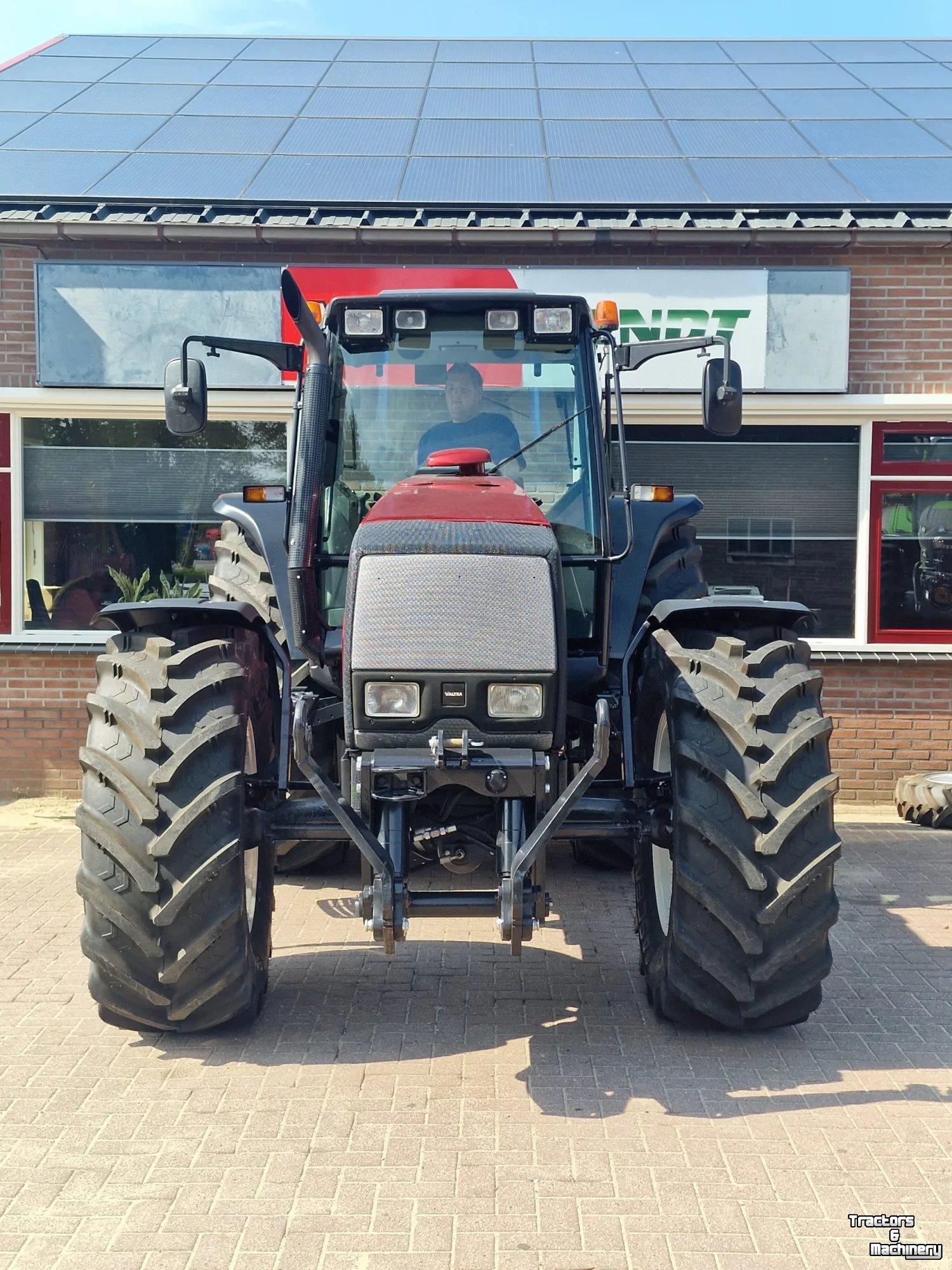 Schlepper / Traktor Valtra 8950