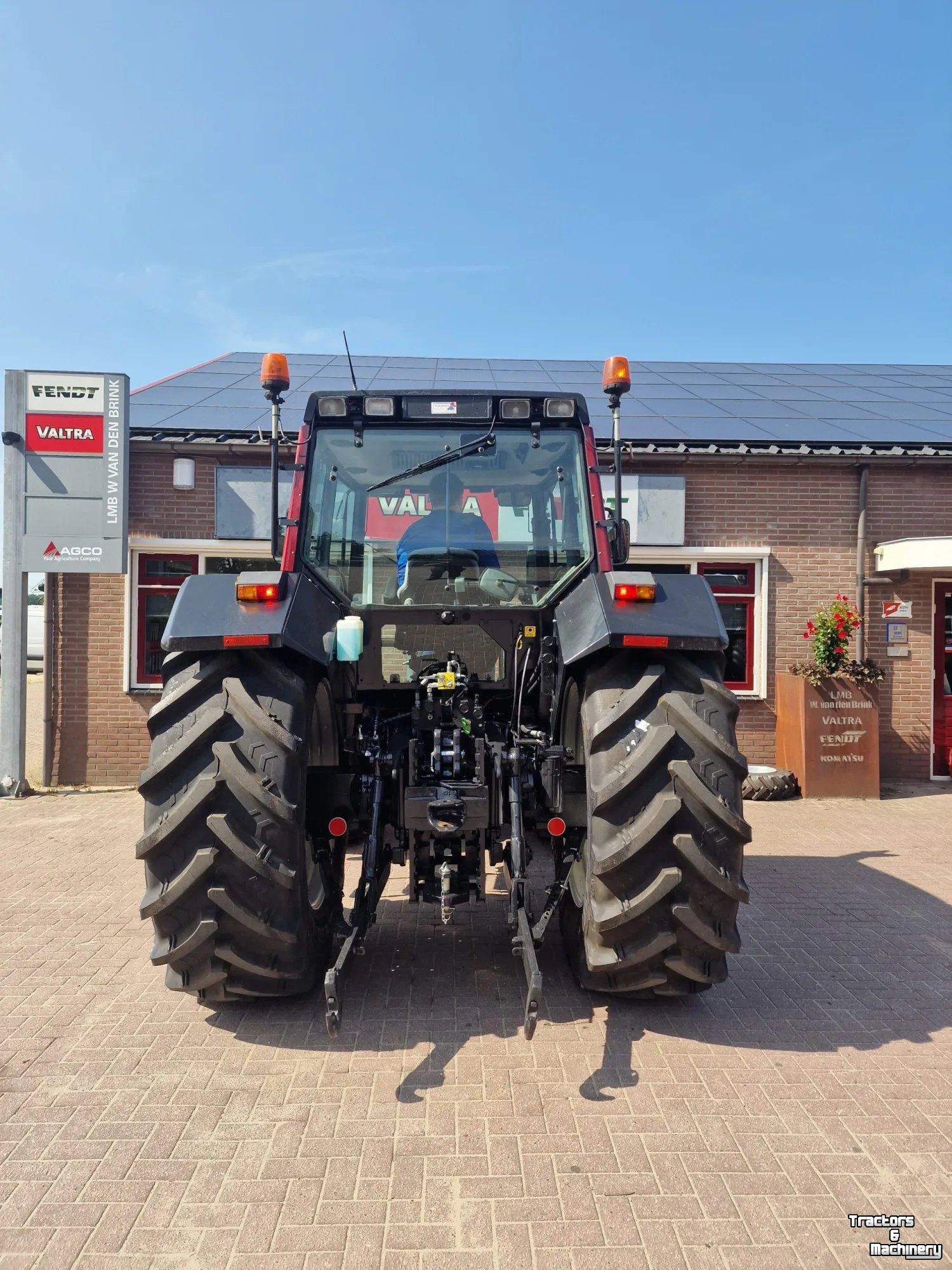 Schlepper / Traktor Valtra 8950