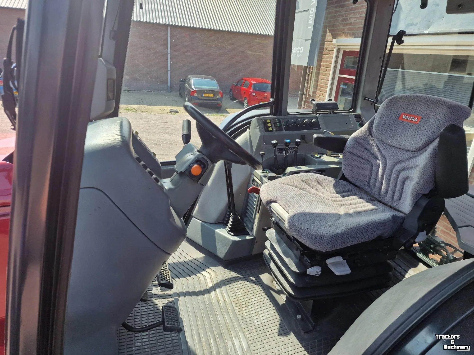 Schlepper / Traktor Valtra 8950