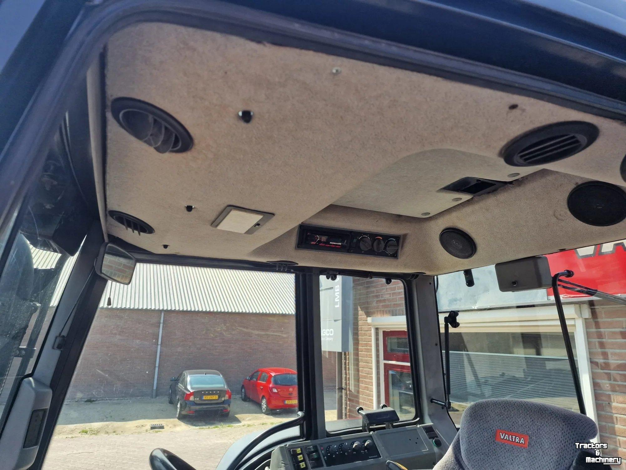 Schlepper / Traktor Valtra 8950