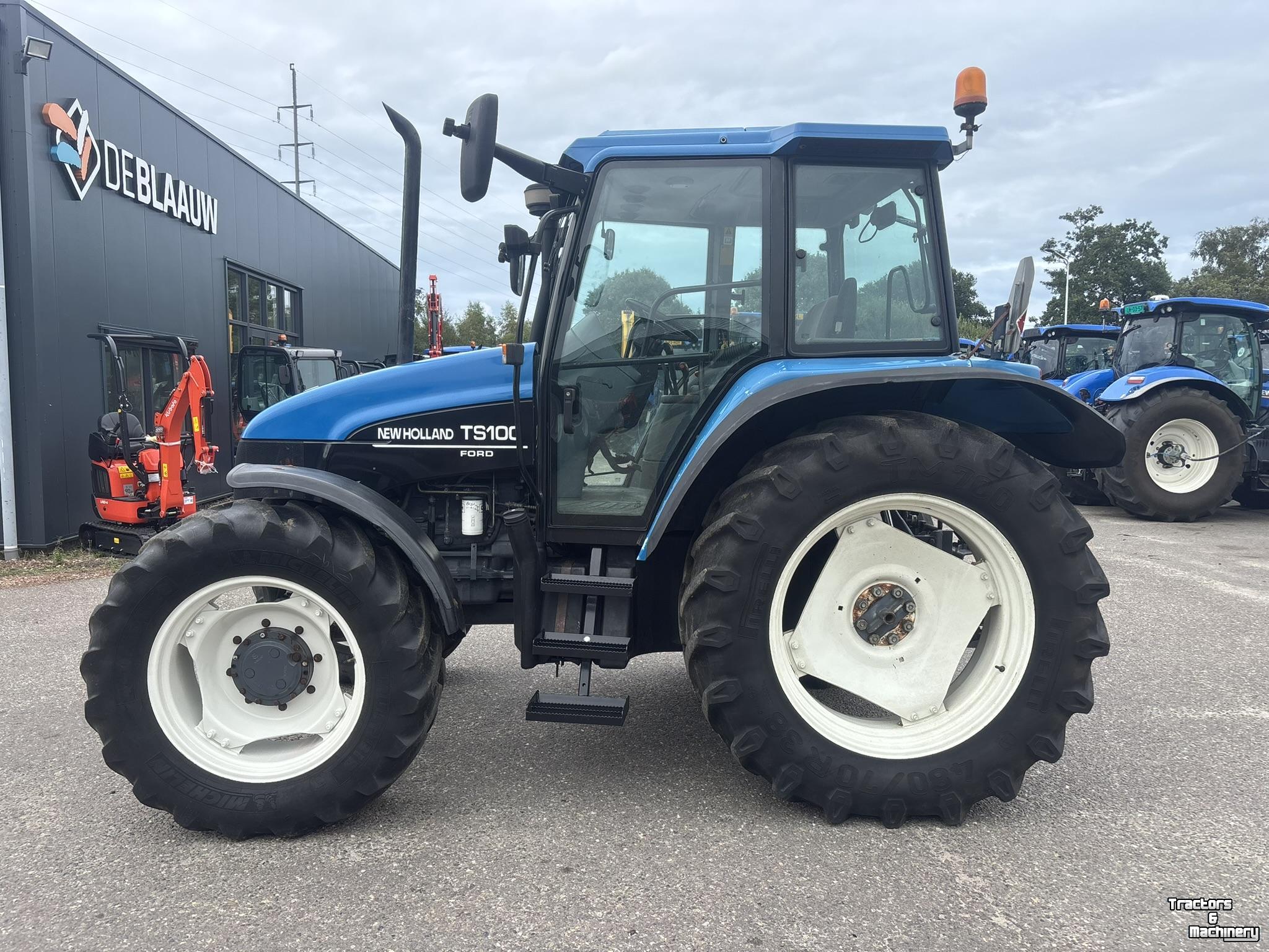 Schlepper / Traktor New Holland TS100