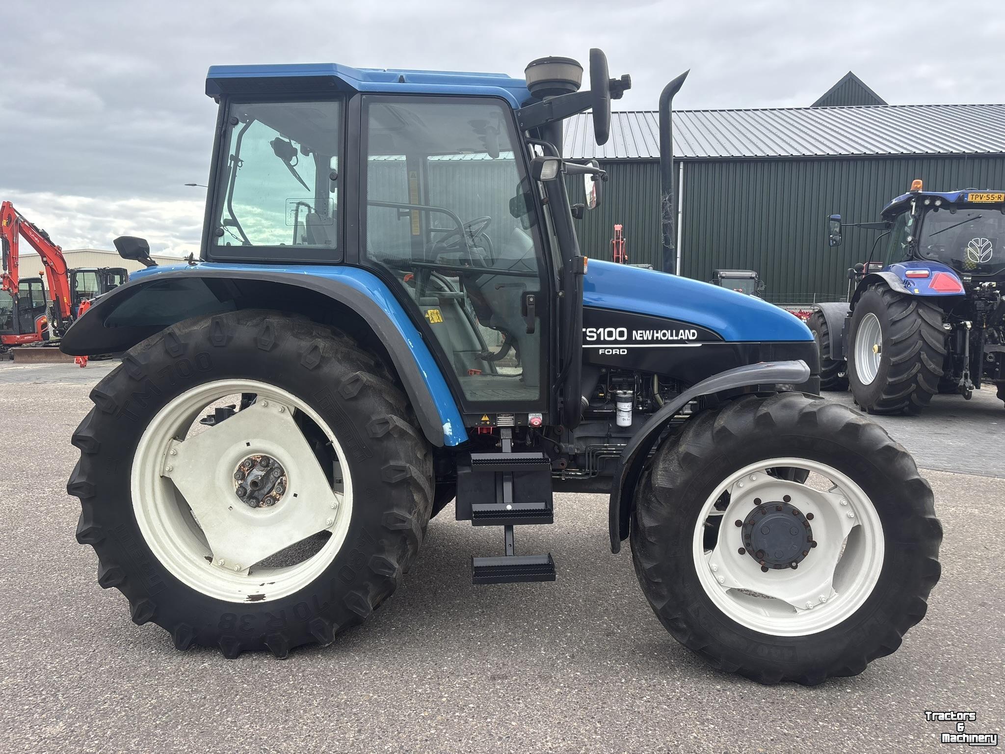 Schlepper / Traktor New Holland TS100