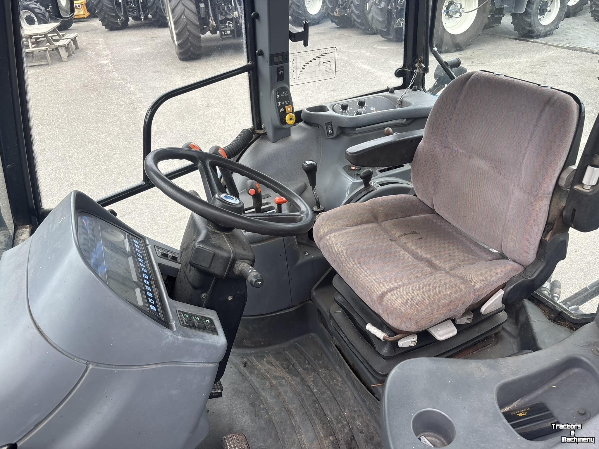 Schlepper / Traktor New Holland TS100