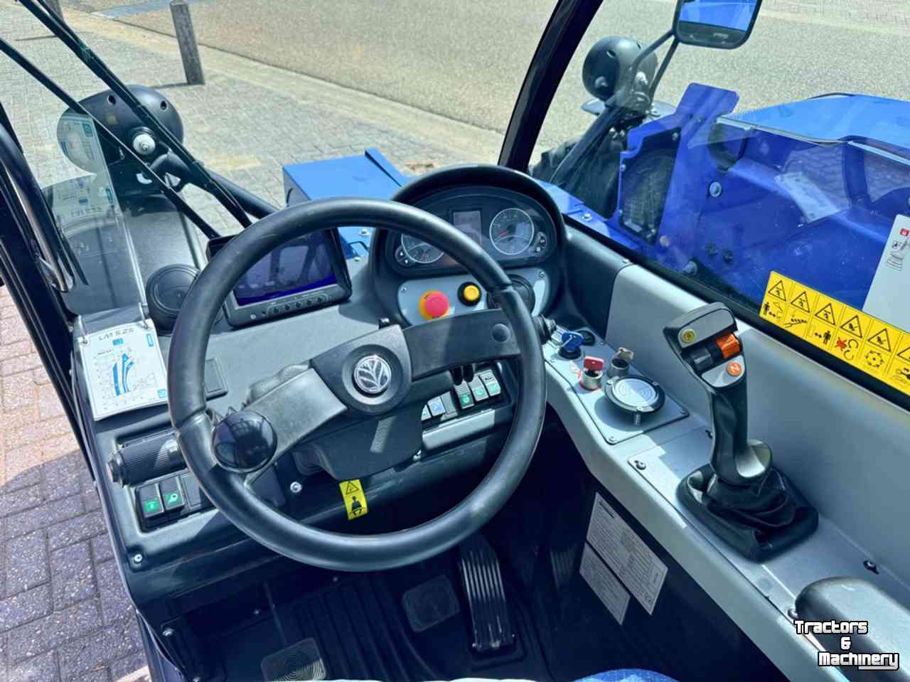 Teleskoplader New Holland LM5.25 Verreiker