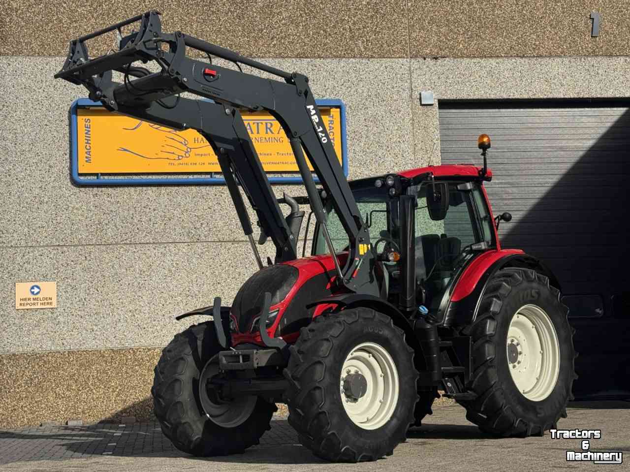 Schlepper / Traktor Valtra N 134Active Hitech vol geveerd lucht Frontlader Manip 120  3692u