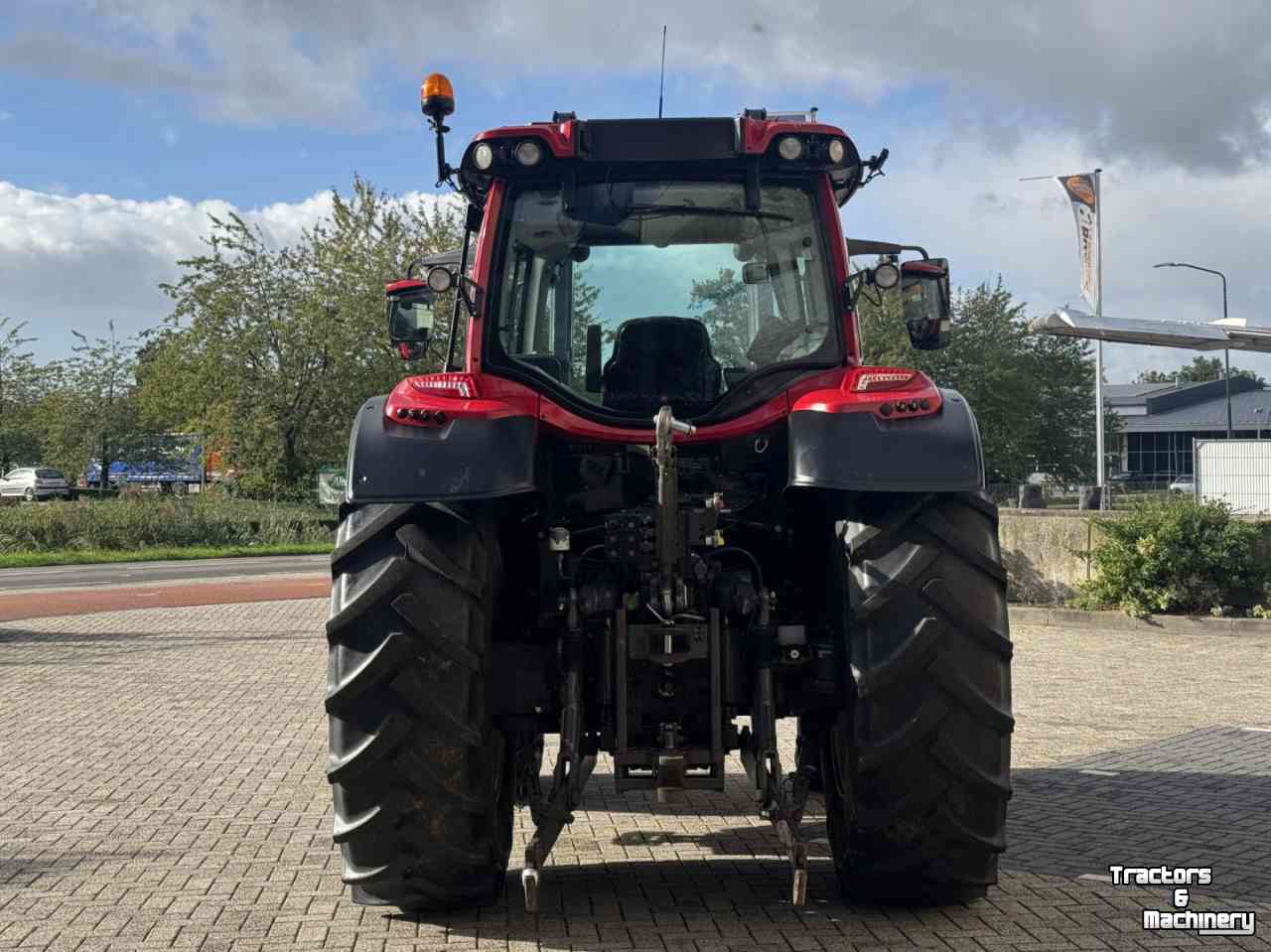 Schlepper / Traktor Valtra N 134Active Hitech vol geveerd lucht Frontlader Manip 120  3692u