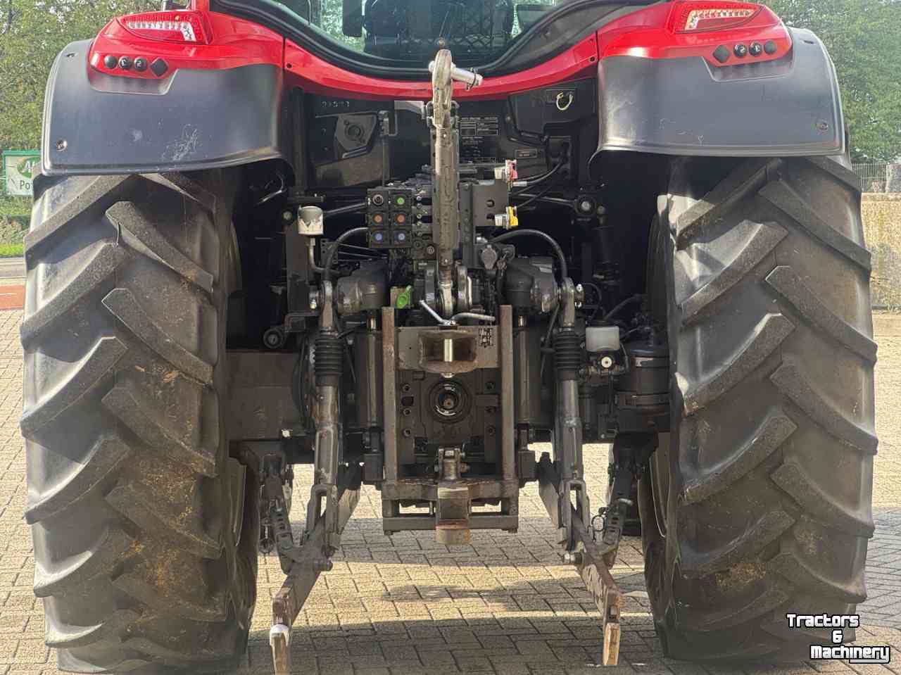 Schlepper / Traktor Valtra N 134Active Hitech vol geveerd lucht Frontlader Manip 120  3692u