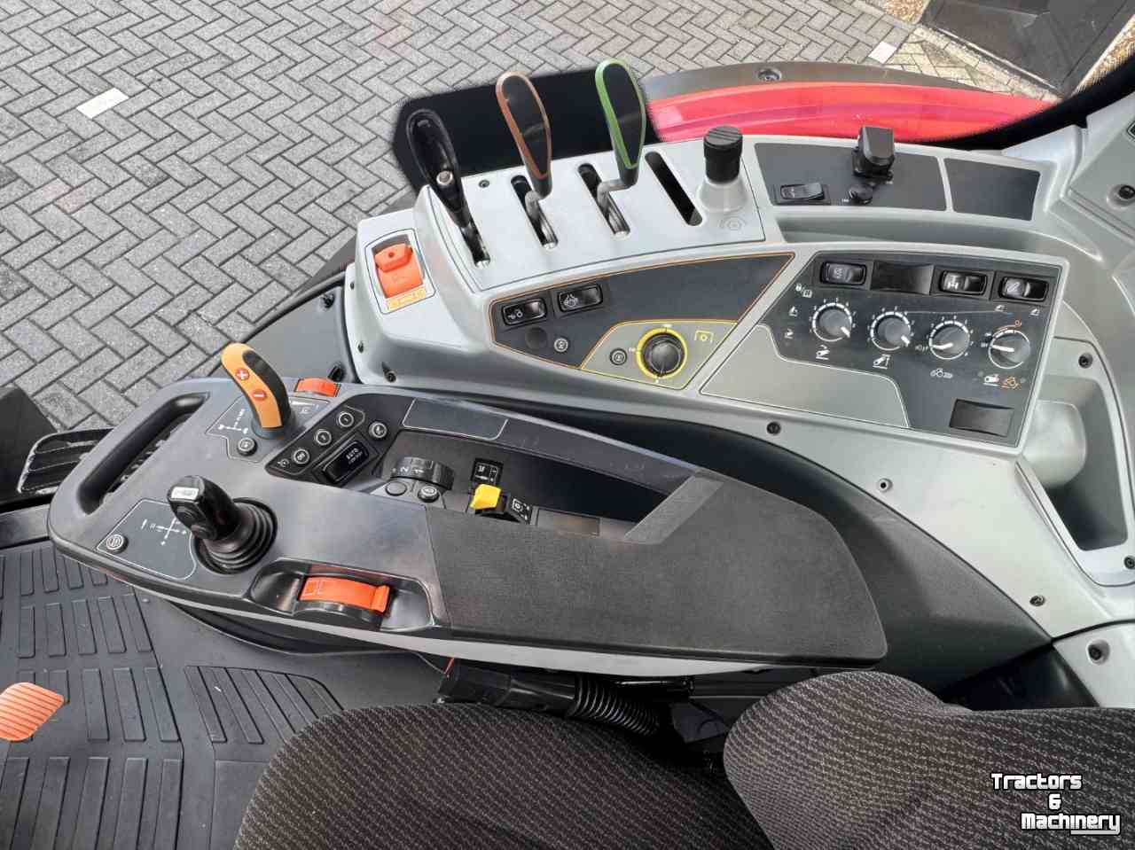 Schlepper / Traktor Valtra N 134Active Hitech vol geveerd lucht Frontlader Manip 120  3692u