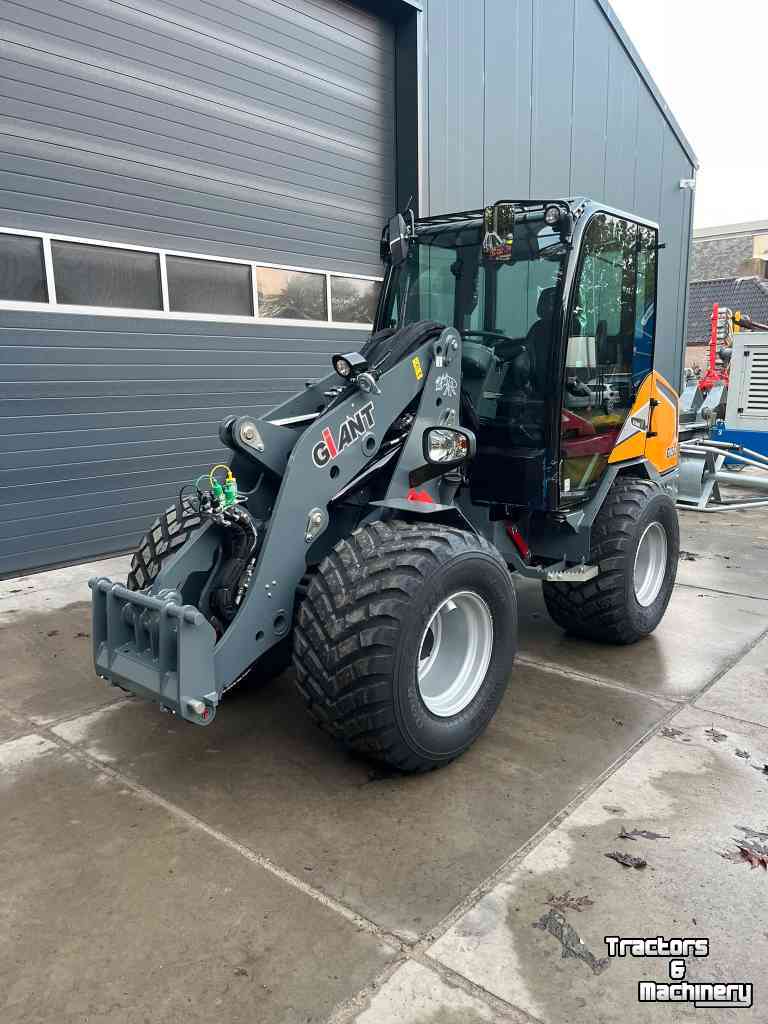 Radlader Giant G3500 mini shovel kniklader