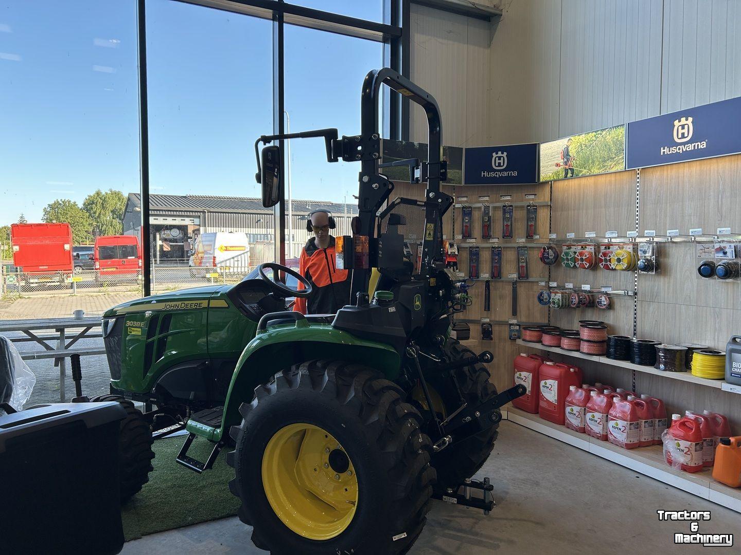 Obsttraktor John Deere 3038E