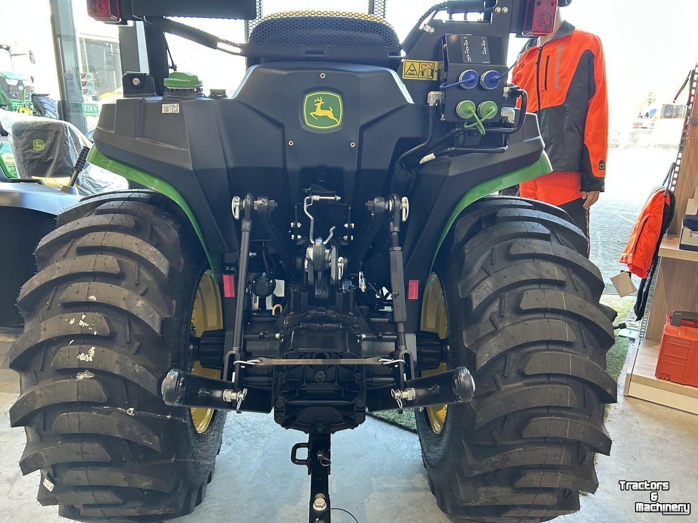 Obsttraktor John Deere 3038E