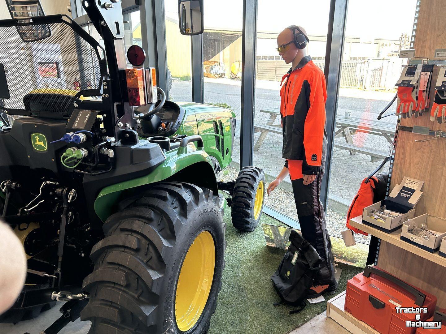 Obsttraktor John Deere 3038E